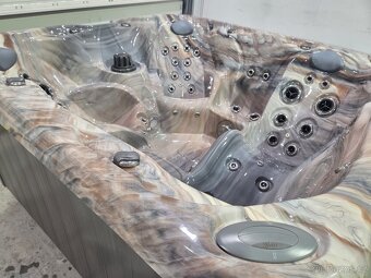 Vířivá vana Moorin (USA 28) - 2