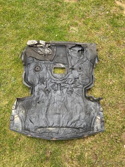 BMW E91 335d kryt motoru - 2