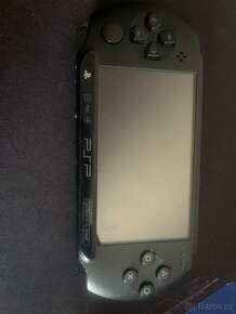 Sony PlayStation Portable (PSP) Slim & Lite - 2