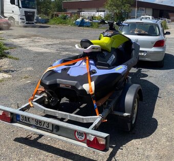 2024 Sea Doo SPARK TRIXX 3-up iBR 90hp modro-žlutý - 2