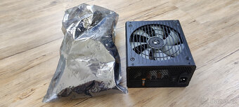 Corsair RM650 - 2