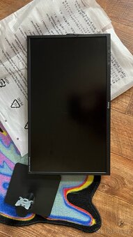 Iiyama 24 monitor - rozbitý - 2