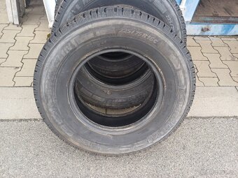 Pneu Michelin Agilis 225/75R16C - 2