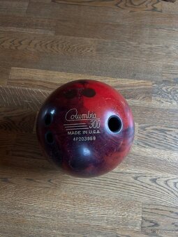 Prodám použitou bowlingovou kouli Columbia 300 - 2