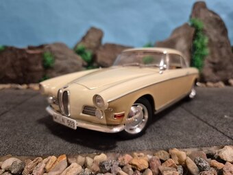 Prodam model 1:18 BMW 503 - 2