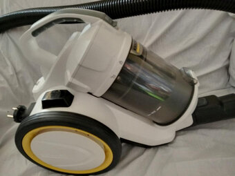 NOVÝ bezsáčkový vysavač Karcher - 2