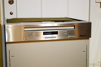 Myčka Miele nerezová vestavná G 6730 SCi, tři koše - 2