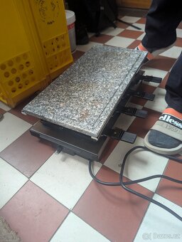 Zahradní gril s mramorovou deskou - 2