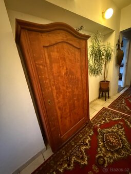 Starožitná šatní skříň - 2