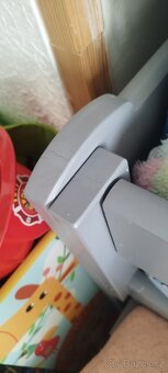 Prodám postel i s rosty - 2