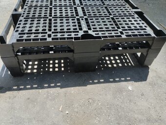 Plastové 1/2 palety - 2