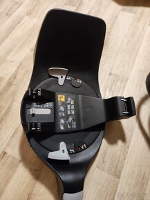 Maxi Cosi Pebble 360 včetně otocne báze 2022 Essential Black - 2