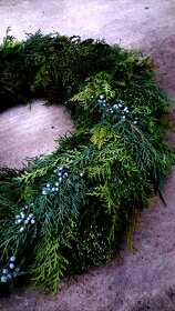 věnec stálezelený MIX jehličnatých dřevin 70 cm - 2