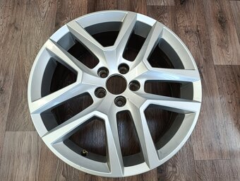 5x108 Volvo 7,5Jx18 ET55 číslo dílu 31445568 alu disky - 2