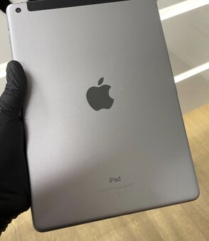 Apple iPad 9,7" (6. generace) 32GB Space Gray - 2