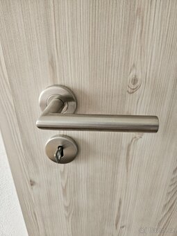 Interiérové dveře se zárubněmi - levé - 80tky - 2