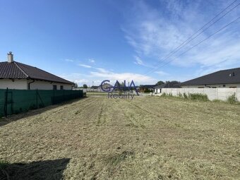 Dubňany - Pozemek u lesa se stavebním povolením - 781m2 - 2