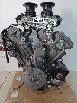 KTM LC8 950 - MOTOR KOMPLETNÍ + MOTOR NA DÍLY - 2