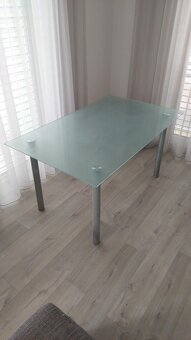 Jídelní stůl - skleněný - 2