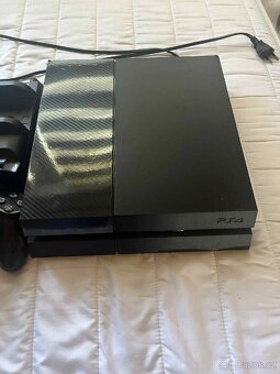PlayStation 4, dokovací stanice s větrákem. 1 TB - 2