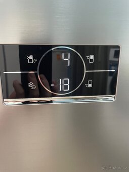 Nepoužitá širší lednice Beko B5RCNE565HXP - 2