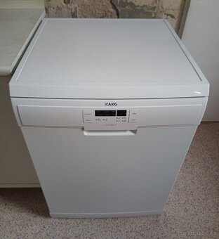 Prodám volně stojící myčku 60 cm - AEG F56322W0 - 2