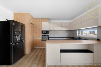 Moderní rodinný dům 6+kk s nadstandardním vybavením - 2