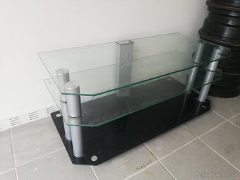 Skleněný stolek pod TV - 2