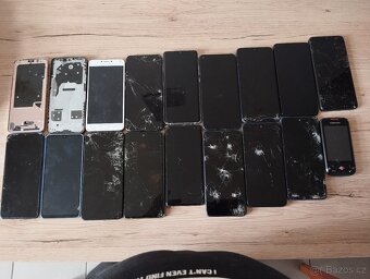 Prodám mobilní telefony Na ND - 2