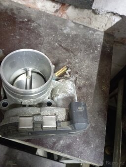 VW Golf IV škrtící klapka a AGR ventil - 2