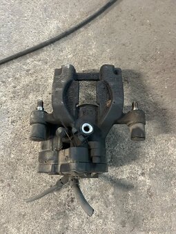 Zadní brzdové třmeny Superb 3 - 2