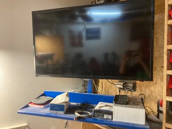 Montážní stojan monitoru/TV - 2