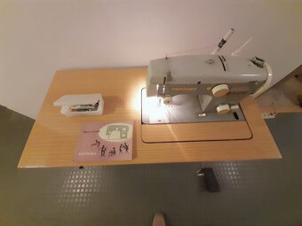 Šicí stroj Veritas Programm Automatic se stolkem - 2