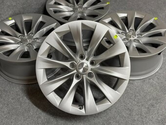 TESLA MODEL S R19 8J ET40 - 2