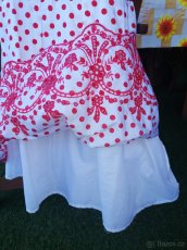 Nádherné šaty dívčí vel. 122 - 2