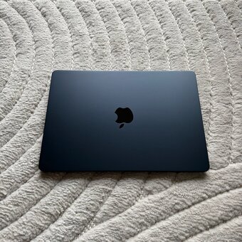 NOVÝ MACBOOK AIR 13” M3/256GB/8GB/BATERIE 100% - 2