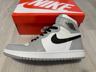 Air Jordan 1 Mid Light Smoke Grey - 2