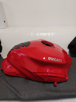 Ducati Supersport nádrž - 2