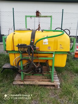 Nesený postřikovač 800 l - 2