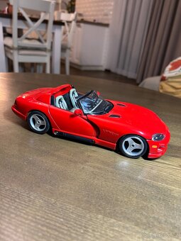 Dodge viper 1:18 Burago - 2