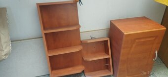 Prodám levně nové 2 rybářské židle, originál , poličky... - 2