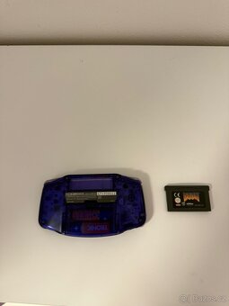 Game Boy Advance (modrý průhledný) + originální hra DOOM - 2