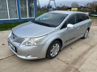 Prodám TOYOTU AVENSIS combi 1.8 benzín - 2