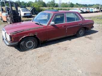 Mercedes 240D - 2