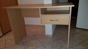 Malý psací / dětský stůl - 2