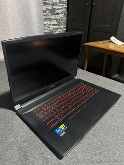 Herní notebook - MSI Katana 17 / RTX 2050 / 16GB RAM - 2