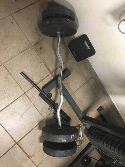 činky stroj posilovna vybaveni - 2