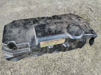 Vrchní kryt motoru Mercedes Vito W639 - 2