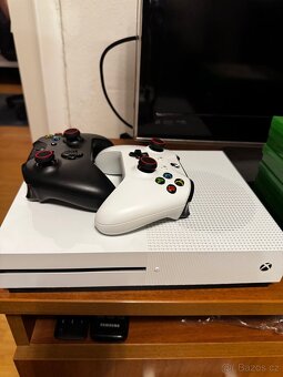 Xbox one s 500gb + 2x ovladač + 11her - 2