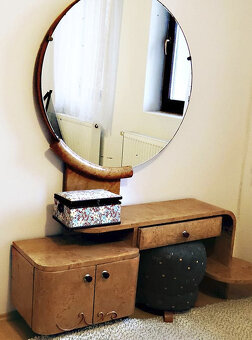 Dámský toaletní stolek - 2